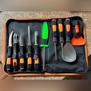 Pumpkin carving set in zippered case